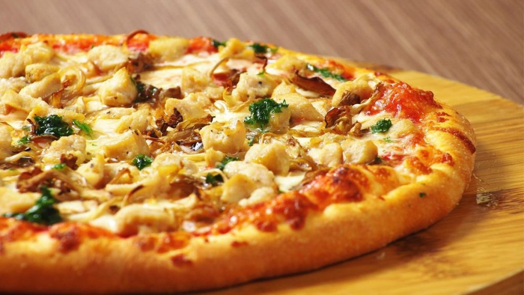 Học cách làm bánh pizza tại nhà cho chị em trổ tài chiêu đãi cả nhà