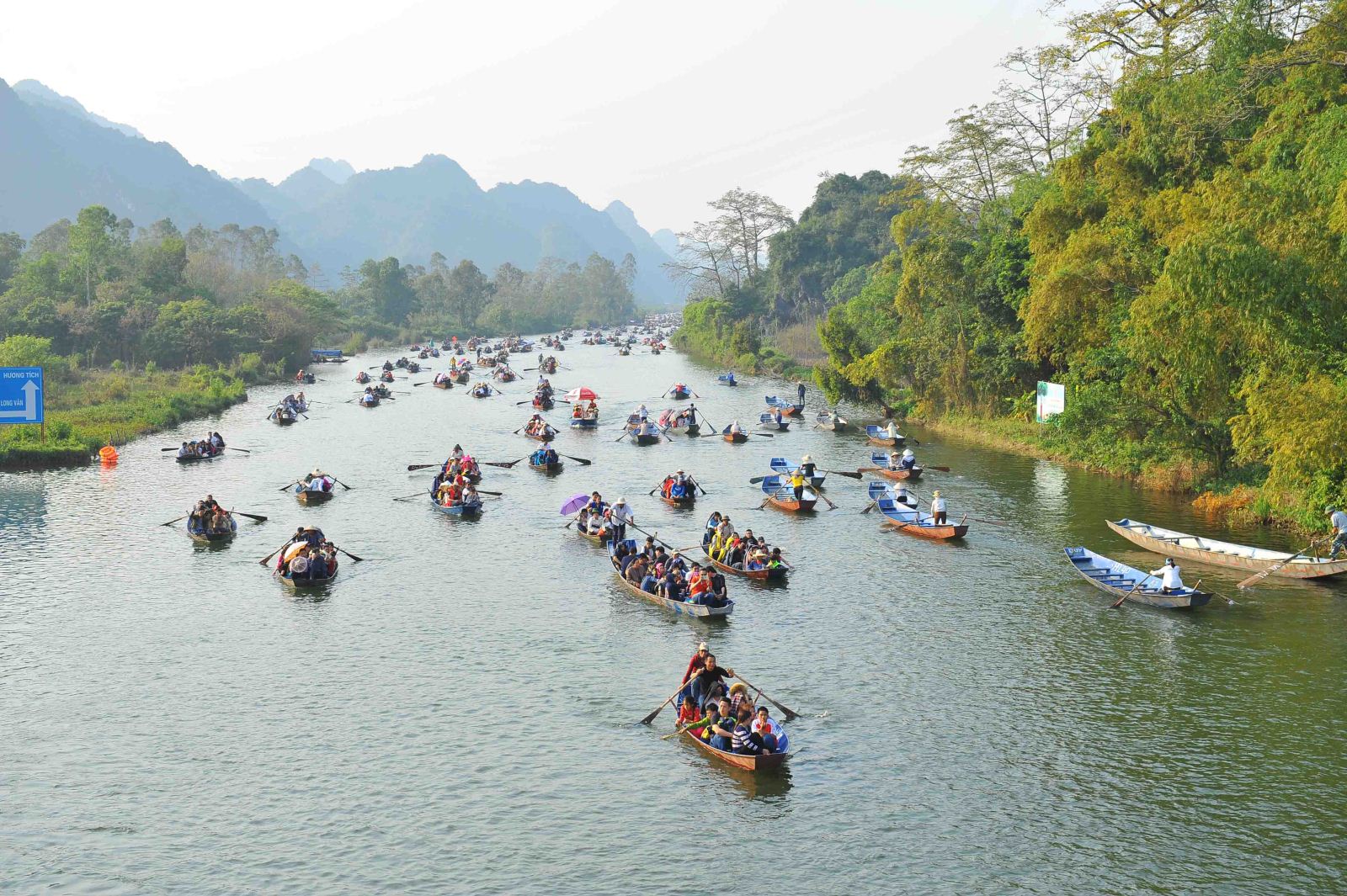 Lễ hội chùa Hương kết nối con người và nhau, và kế nối con người với thiên nhiên