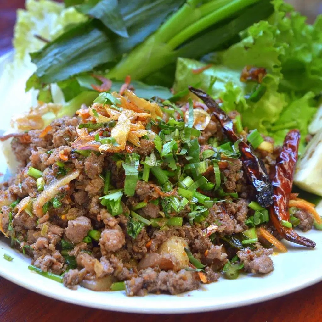 Lap Khmer – salad bò Khmer tái chanh ai ăn cũng yêu thích