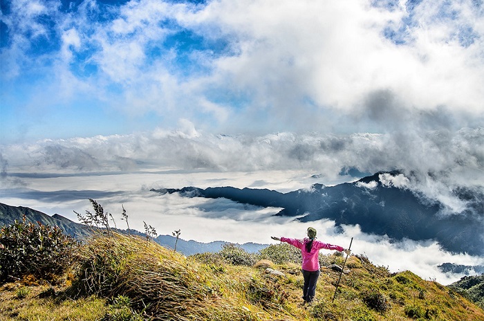Ngắm nhìn mây bên sườn núi Ngọc Linh là một trải nghiệm tuyệt vời