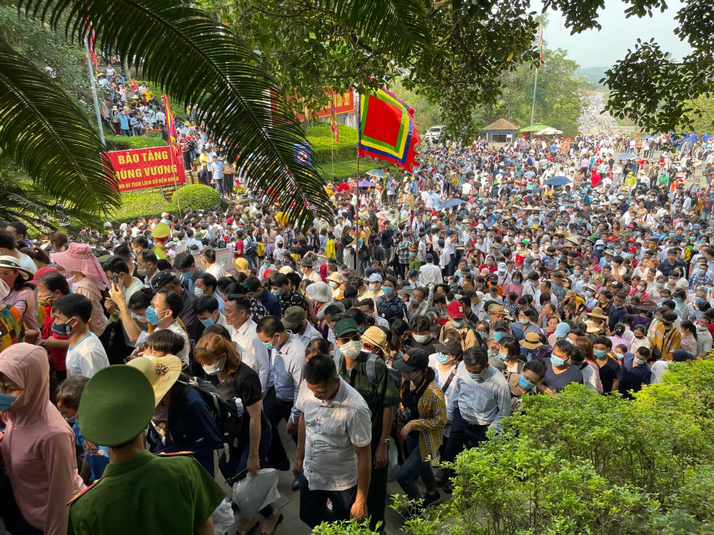 Lễ hội đền Hùng luôn thu hút hàng trăm nghìn du khách mỗi năm